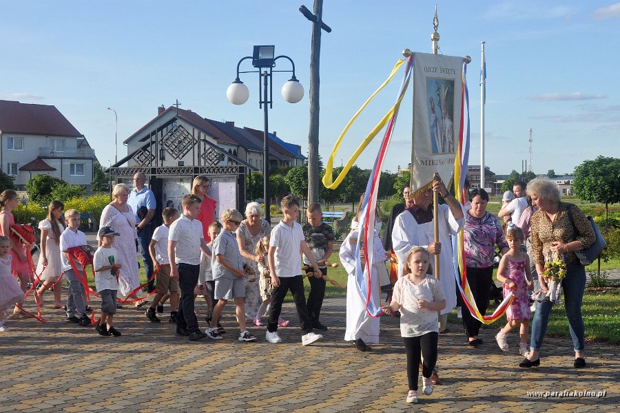 46 Procesja eucharystyczna.jpg